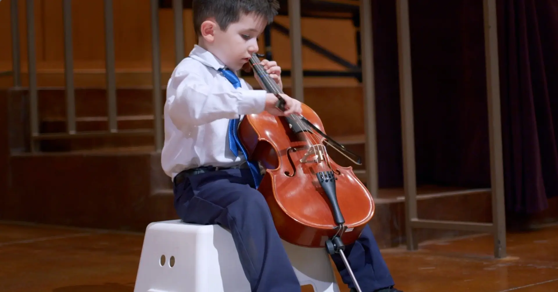 Children's Choir at La Casa de Cristo - Henry Peterman playing the cello